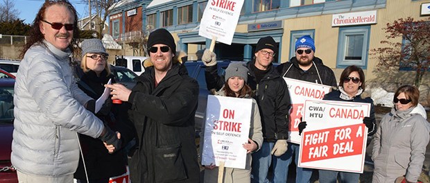 Steve MacInnis makes donation